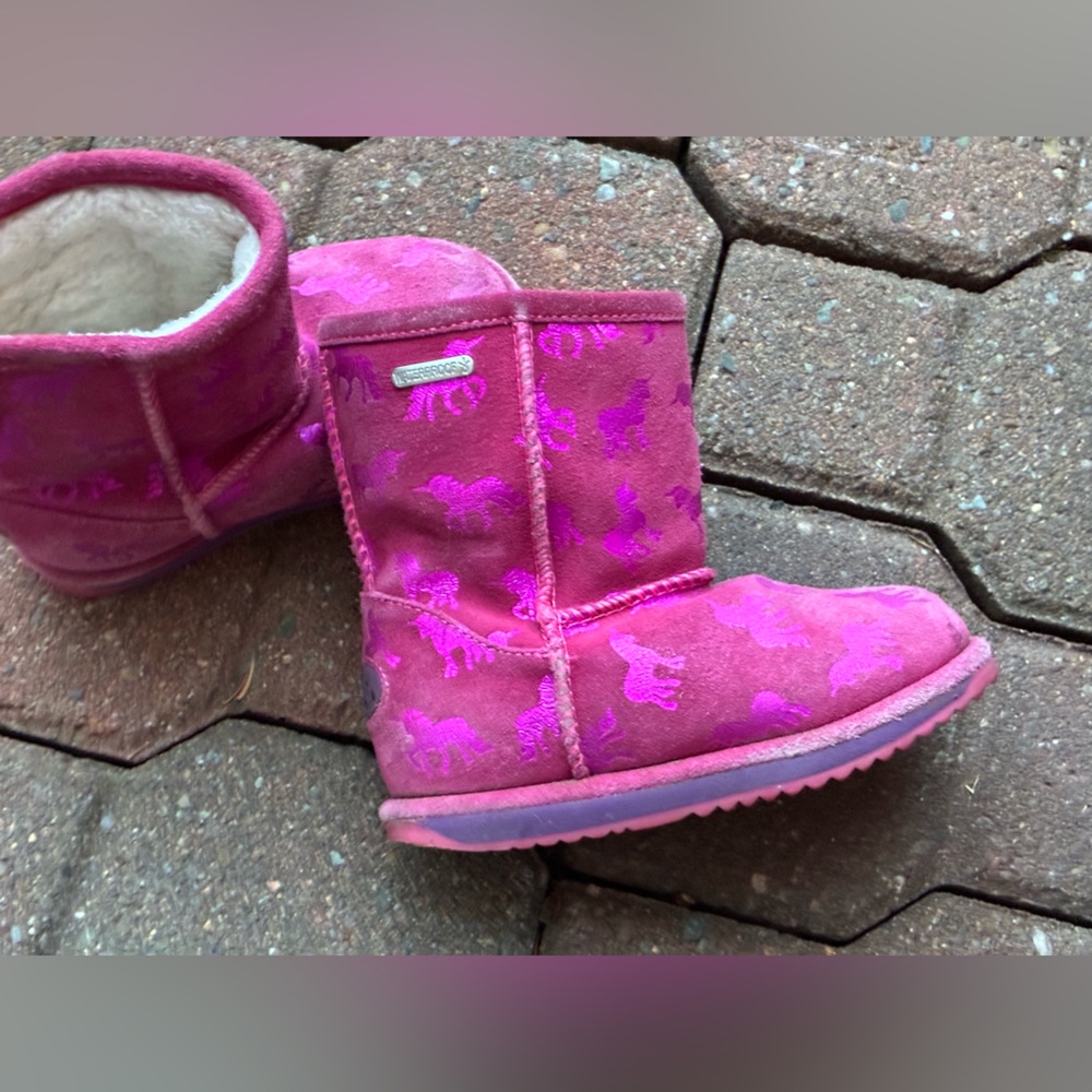 EMU Australia Rainbow Unicorn Brumby boots in great shape